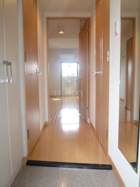 玄関　同じタイプのお部屋です。ご参考までに