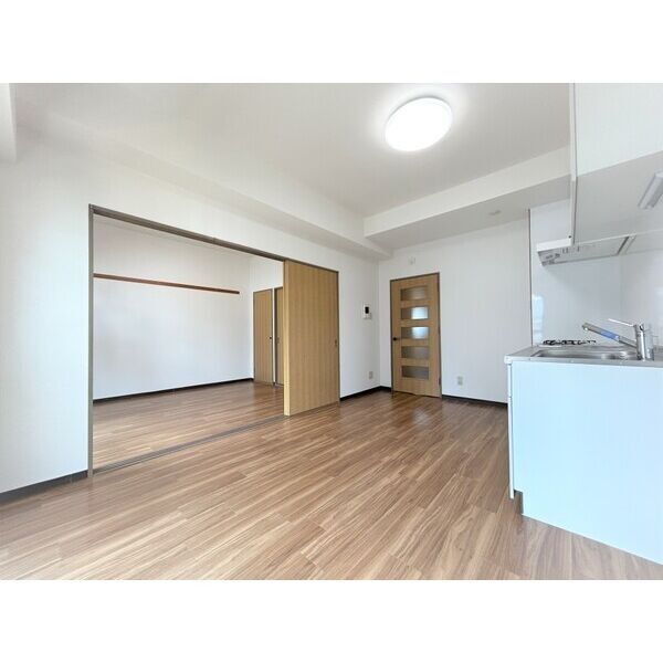 居室・リビング　※別部屋参考写真※現況優先※