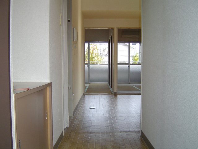 玄関　写真は別部屋のものです。