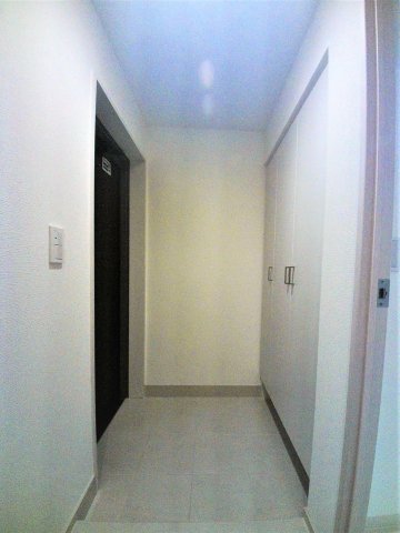 玄関　【コンフォリア文京春日】