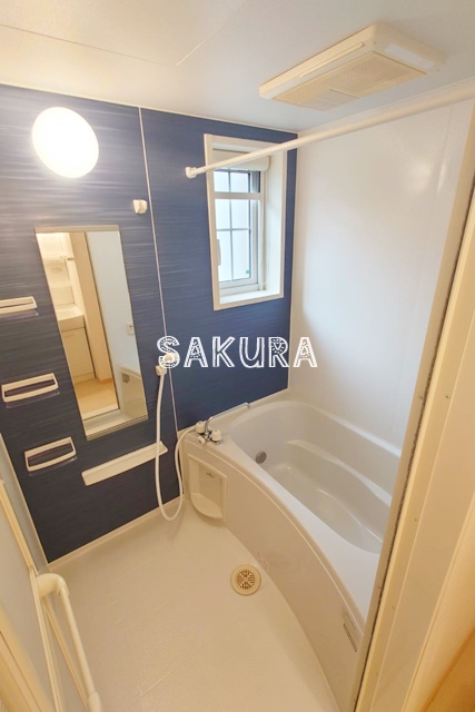 バス・シャワールーム　ご家族や長時間入浴に便利な追い炊き機能付きです♪