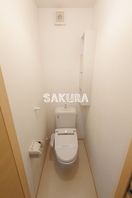 トイレ　嬉しい温水洗浄便座付き♪