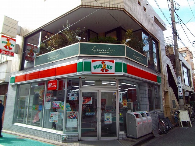 コンビニ　ファミリーマート 経堂農大通り店（コンビニ）まで558m