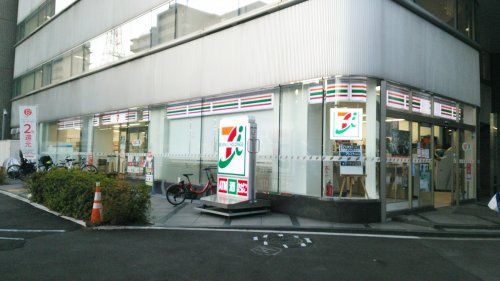 コンビニ　セブン-イレブン 品川西五反田３丁目店（コンビニ）まで68m