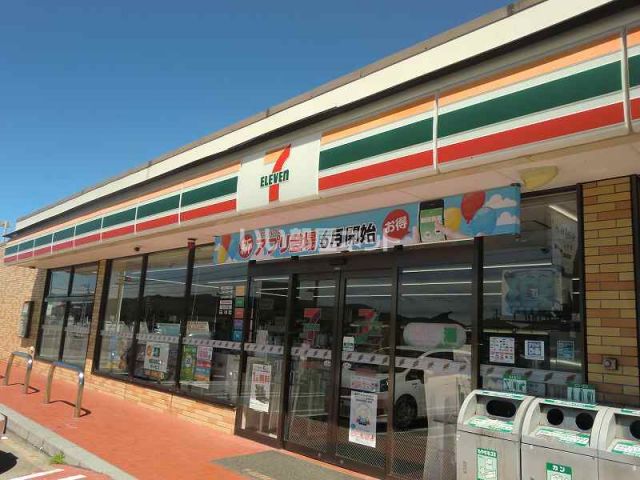 コンビニ　セブンイレブン美濃加茂前平町店（コンビニ）まで742m