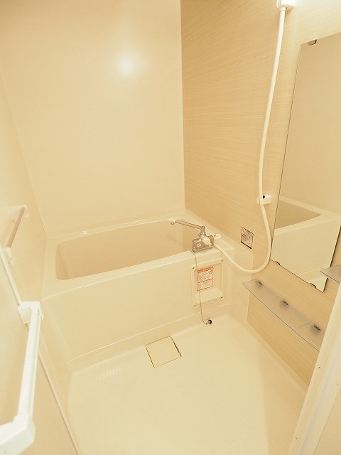 バス・シャワールーム　浴室乾燥機付きです！