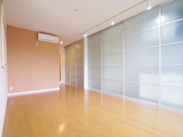 居室・リビング　アクセントクロスの色は変更になる可能性があります。