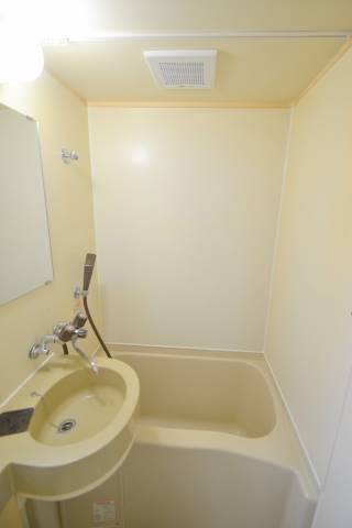 バス・シャワールーム　浴室はユニットタイプ