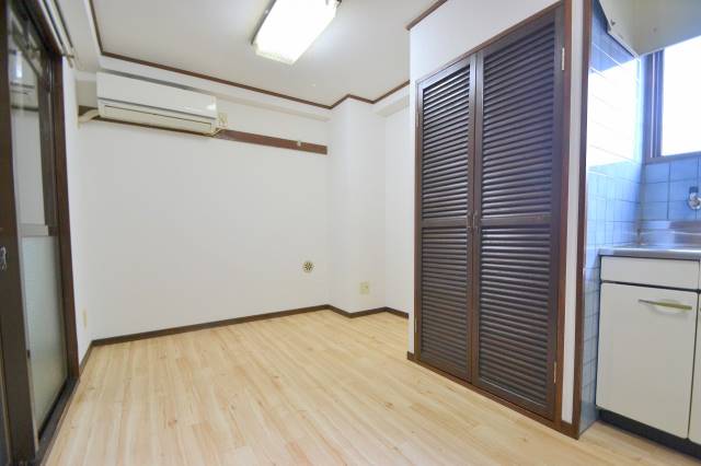 居室・リビング　少し狭いですがセカンドルームには最適です