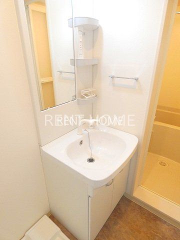 洗面設備　シャンプードレッサーの独立洗面台です。