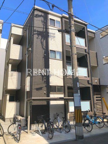 建物外観　3階建てのスマートな物件です。