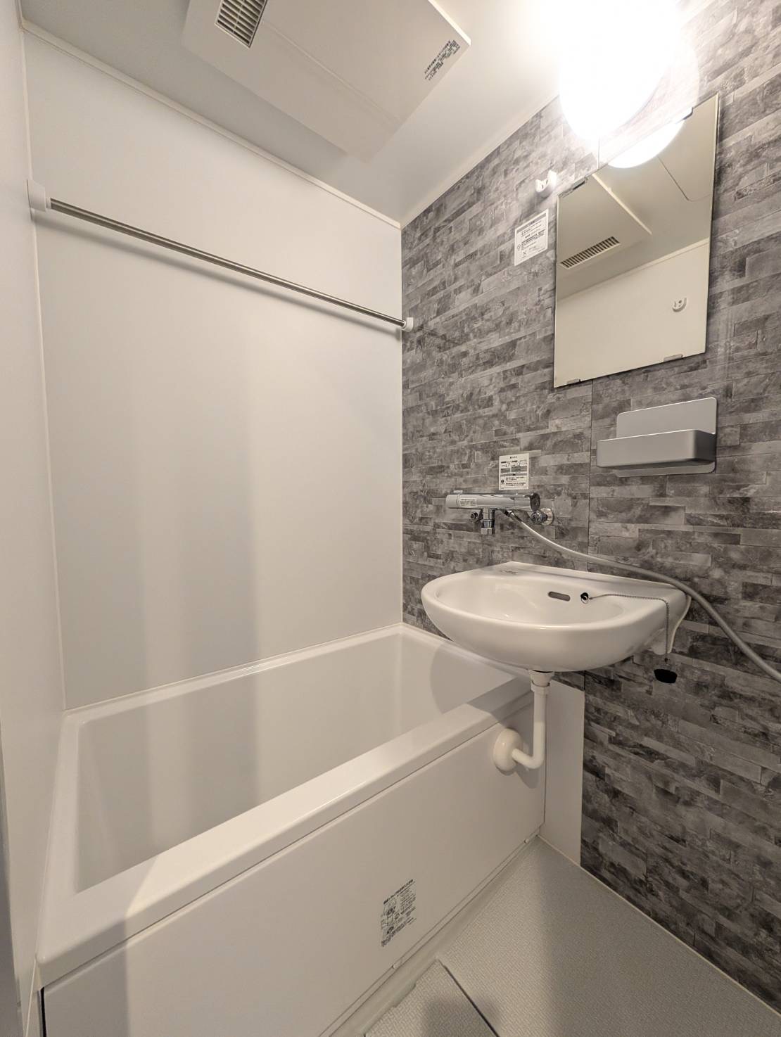 バス・シャワールーム　他号室の写真になります。