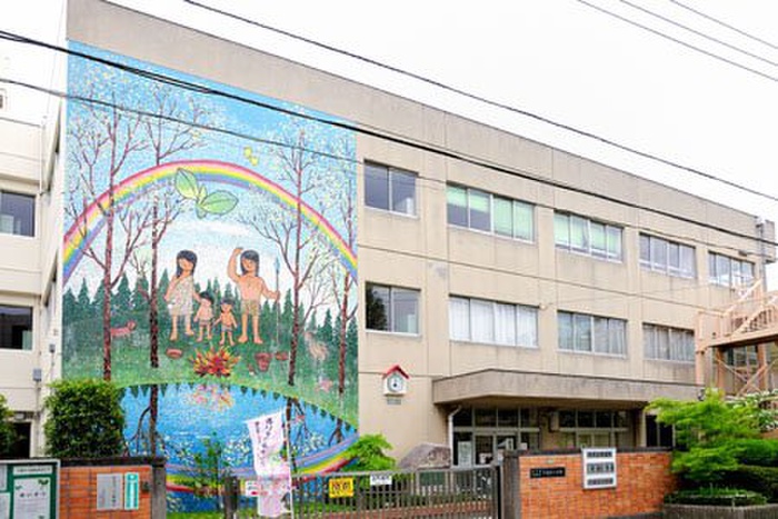 小学校　世田谷区立千歳小学校（小学校）まで571m