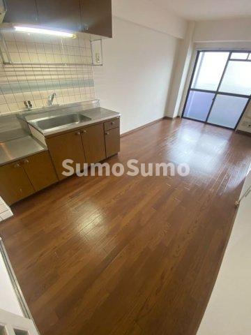 居室・リビング　こちらのリビングで趣味の時間をお楽しみください