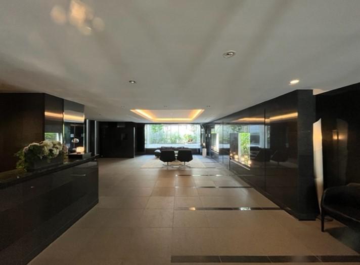 コンビニ　ナチュラルローソン赤坂通店（コンビニ）まで131m