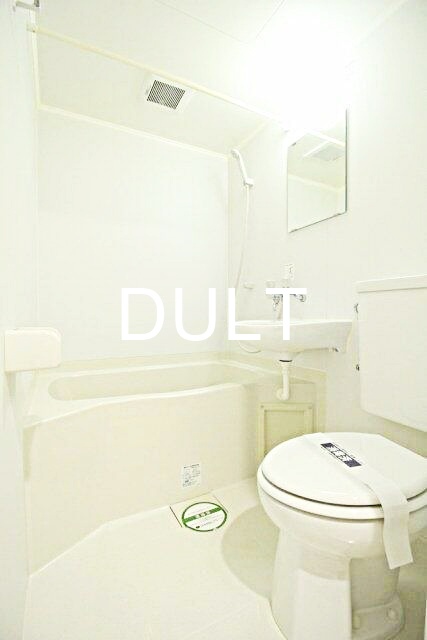 バス・シャワールーム　バスルームです。