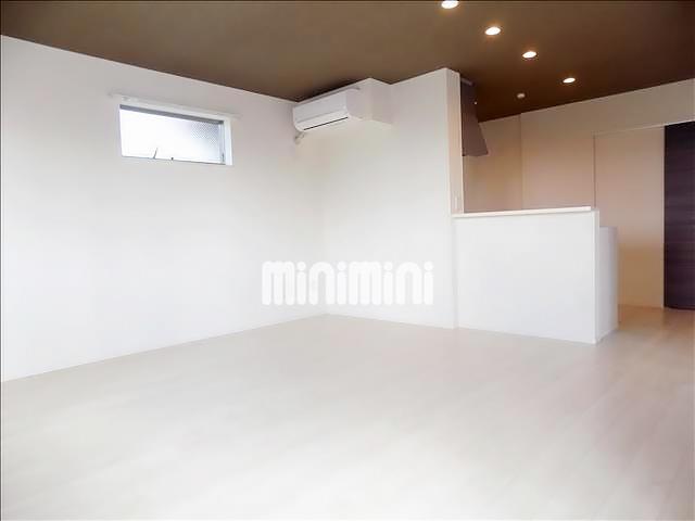 居室・リビング　エアコンは二基完備