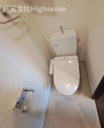 トイレ　落ち着いた色調のトイレです