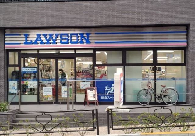 コンビニ　ローソン文京サッカー通り店（コンビニ）まで122m