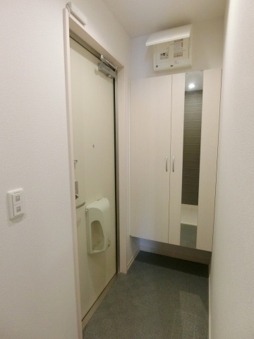 玄関　大型シューズボックス付き