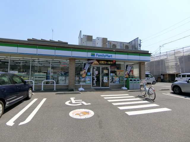 コンビニ　ファミリーマート茅ヶ崎小和田３丁目店（コンビニ）まで400m