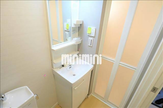 洗面設備　工事中の室内です