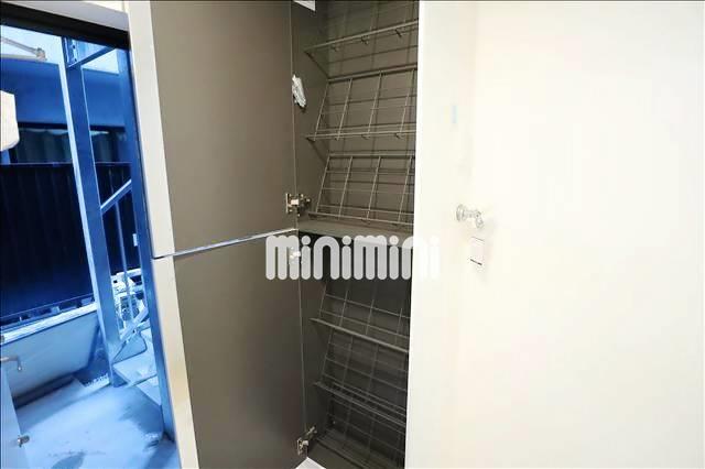 玄関　工事中の室内です