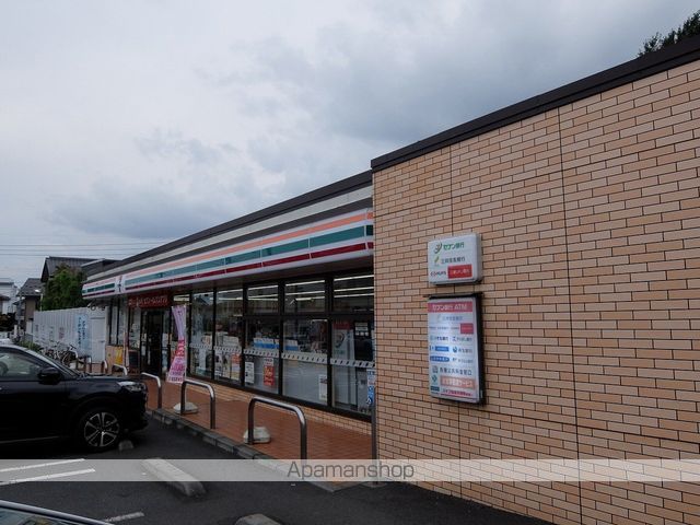 コンビニ　セブンイレブン（コンビニ）まで242m