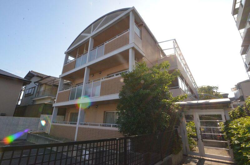 建物外観　敷地内に駐車場あります！