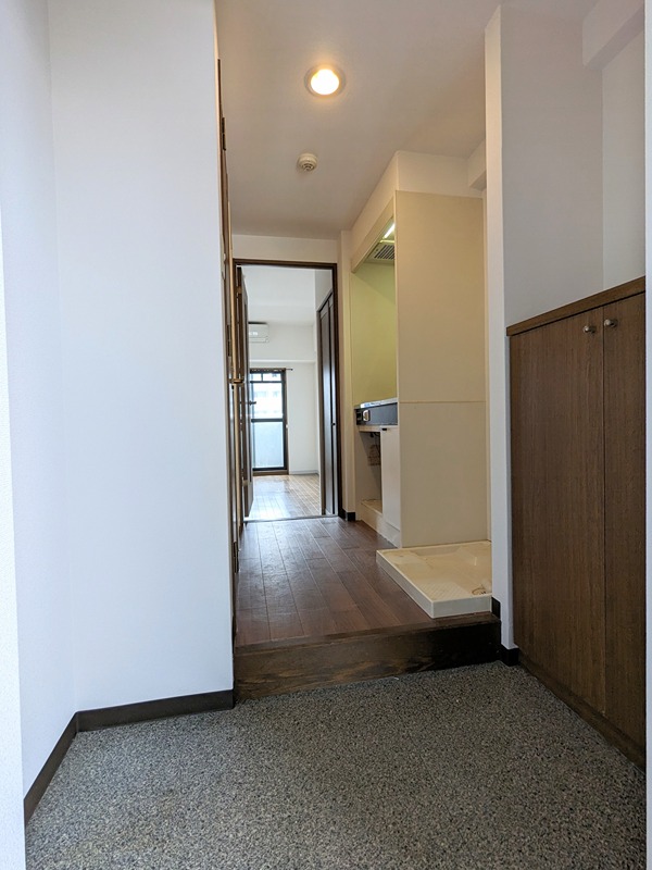 玄関　同物件別部屋写真