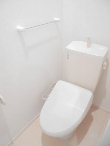 トイレ　清潔感のあるトイレです