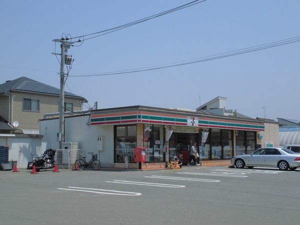 コンビニ　セブンイレブン（コンビニ）まで493m