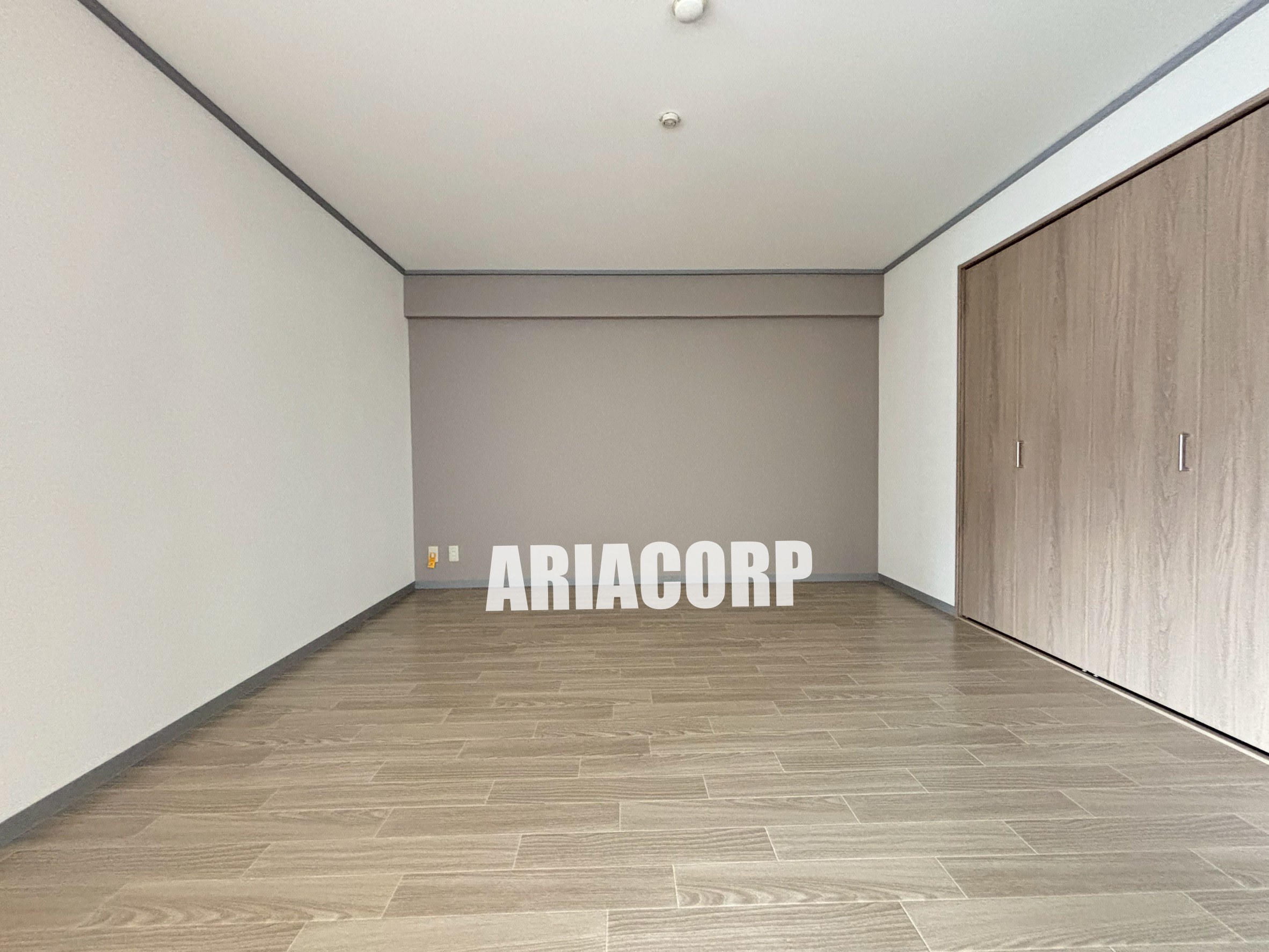 その他部屋・スペース　約8帖の寝室♪大型ベッド配置可能でございます。