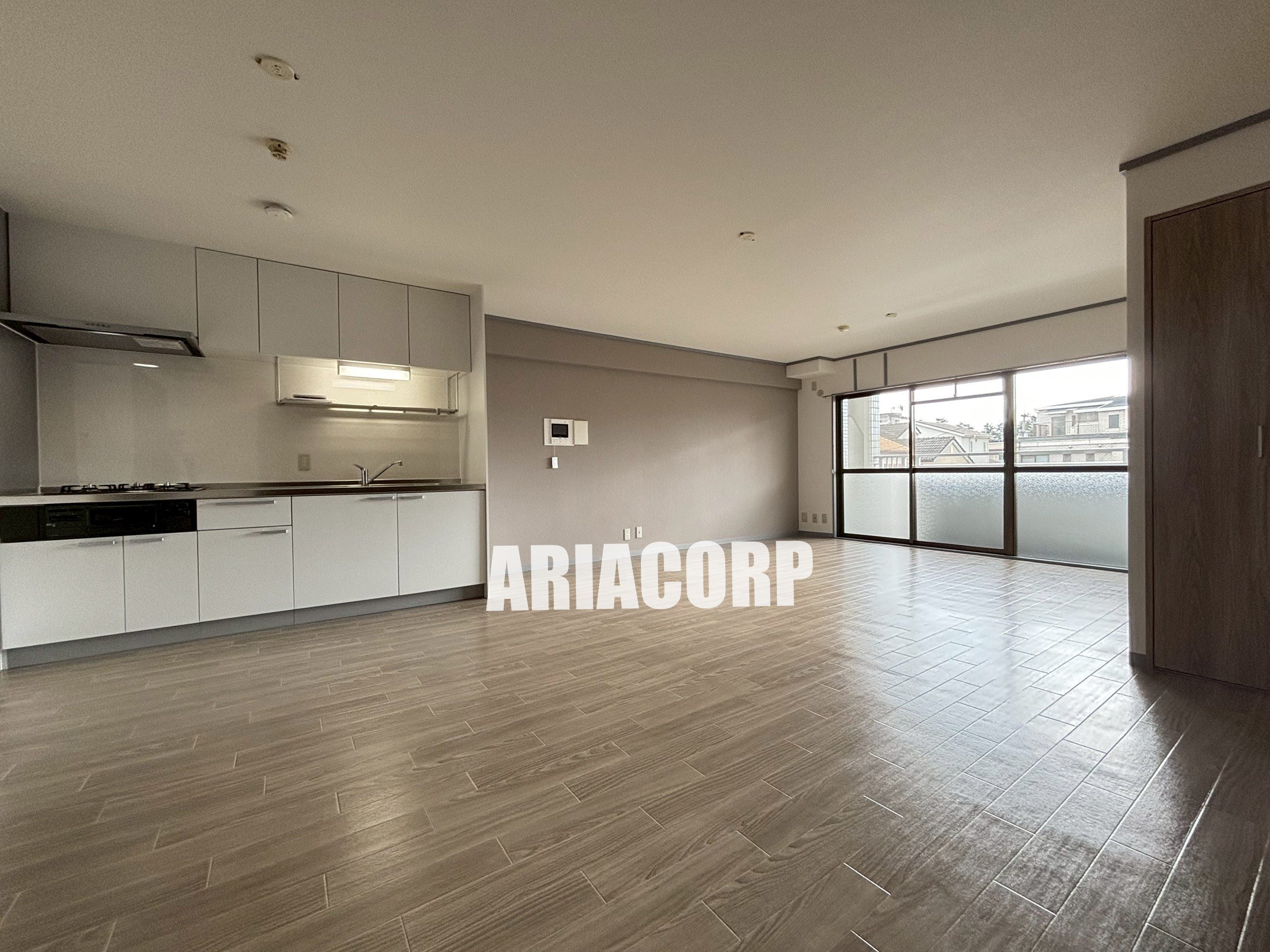 居室・リビング　解放感のある約13帖ワイドリビングでございます。