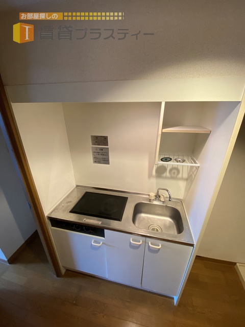 キッチン　食器棚付きです。