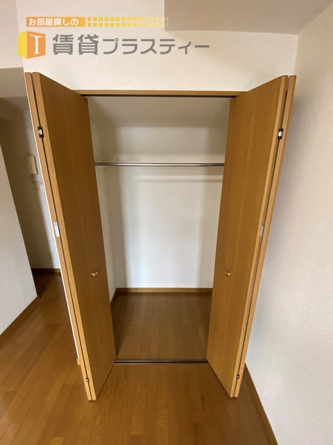 収納　お洋服もかけられます。