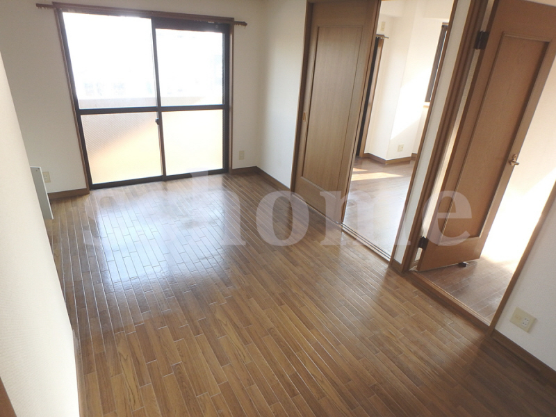 居室・リビング　明るいお部屋です☆