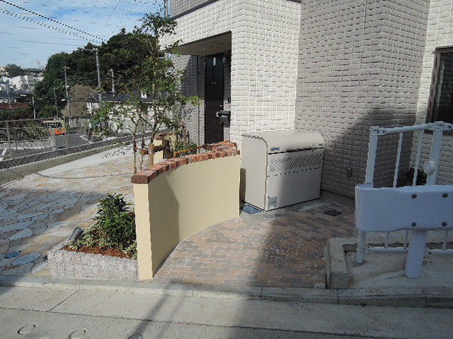 エントランス　敷地内ごみ置場