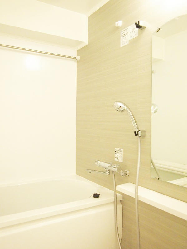 バス・シャワールーム　雨の日でも安心の浴室乾燥機付きです♪