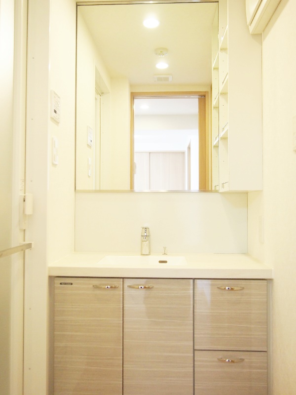 洗面設備　身支度に欠かせない独立洗面台♪