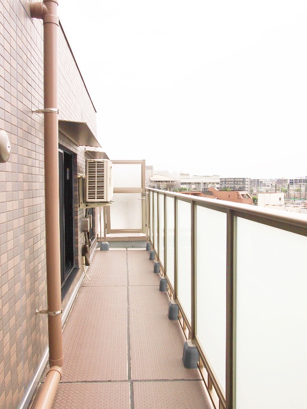 バルコニー　開放感のあるルーフバルコニー付き