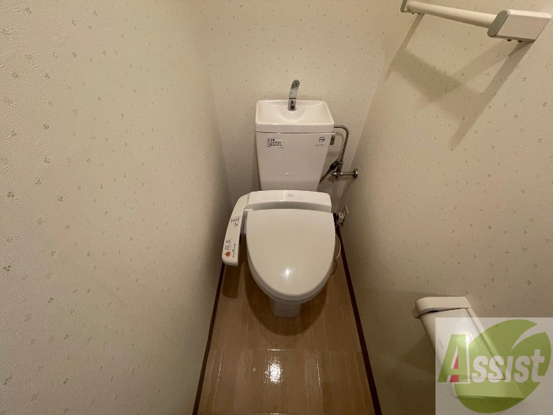 トイレ　ウォシュレット機能がついたトイレ。安心して使用できますね。