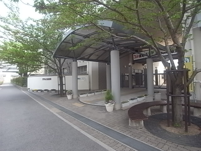 中学校　神戸市立魚崎中学校（中学校）まで276m