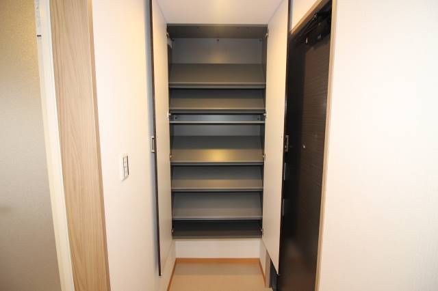 玄関　【玄関】同タイプ・別部屋写真