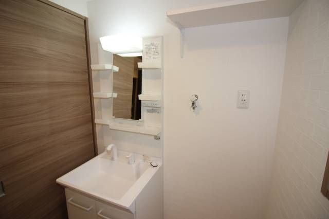 洗面設備　【洗面化粧台】同タイプ・別部屋写真