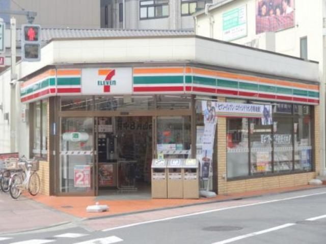 コンビニ　セブンイレブン（コンビニ）まで757m