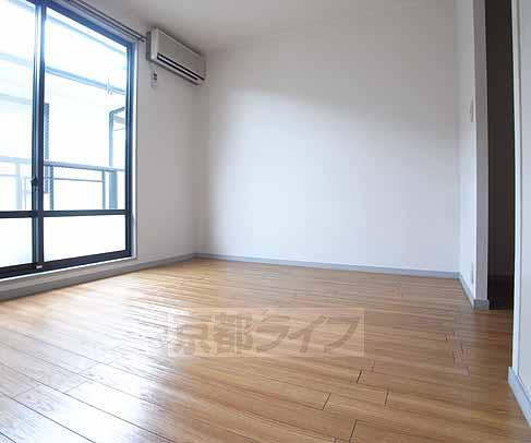 居室・リビング　キレイな居室です