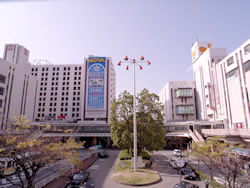 ショッピングセンター　塚口さんさん タウン（ショッピングセンター）まで1005m