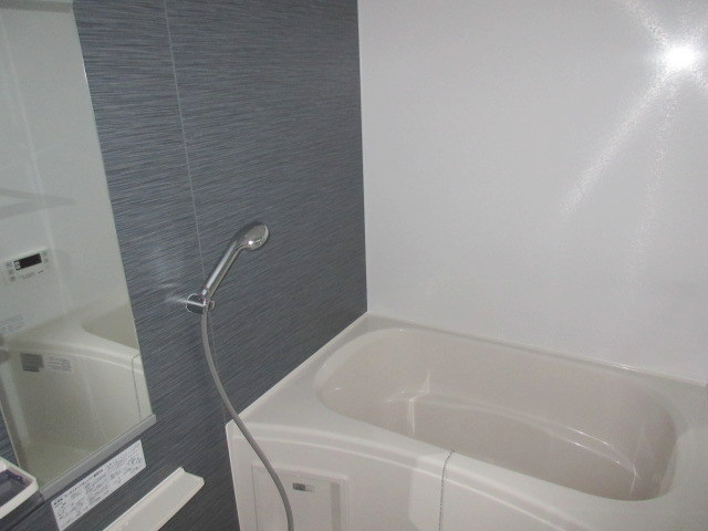 バス・シャワールーム　ゆとりあるお風呂で一日の疲れを癒しましょう