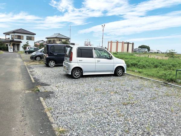 駐車場　駐車場があるので、車を買う予定の方も安心です